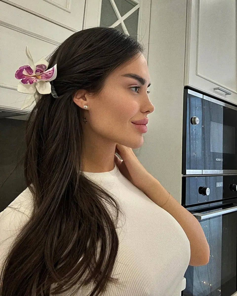 Julia profile in Dubai