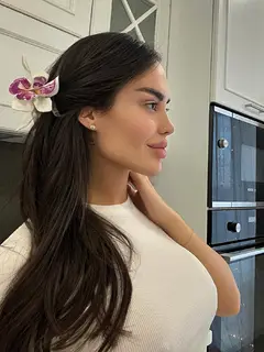 Julia profile in Dubai