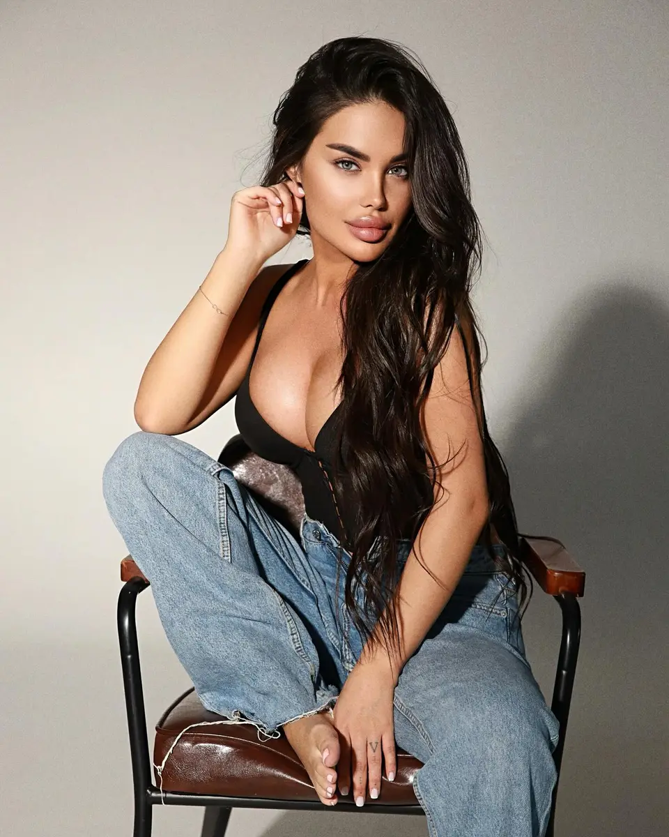 Julia profile in Dubai
