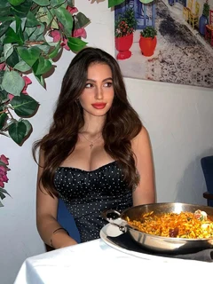 Sophia profile in Dubai
